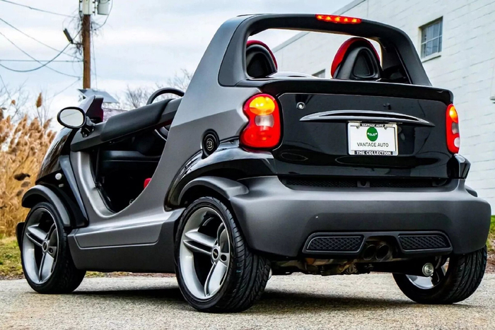 限量2000台的2001款巴博斯smart crossblade概念车
