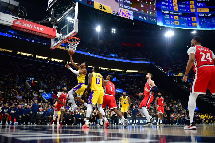 湖人关键战不敌快船，三大问题暴露亟待解决