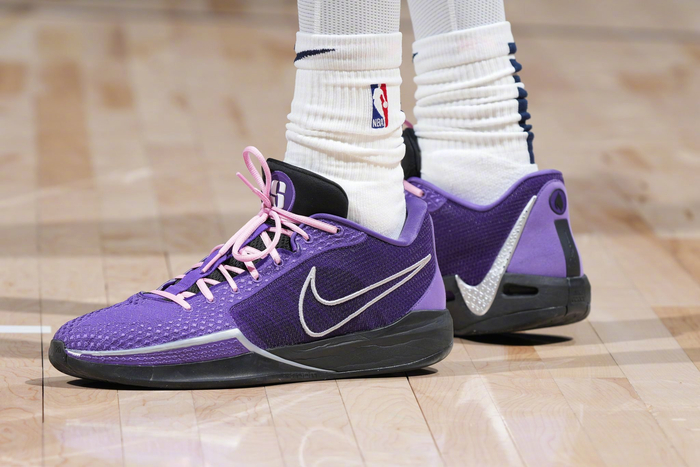 wnba球星约内斯库的签名鞋nikesabrina
