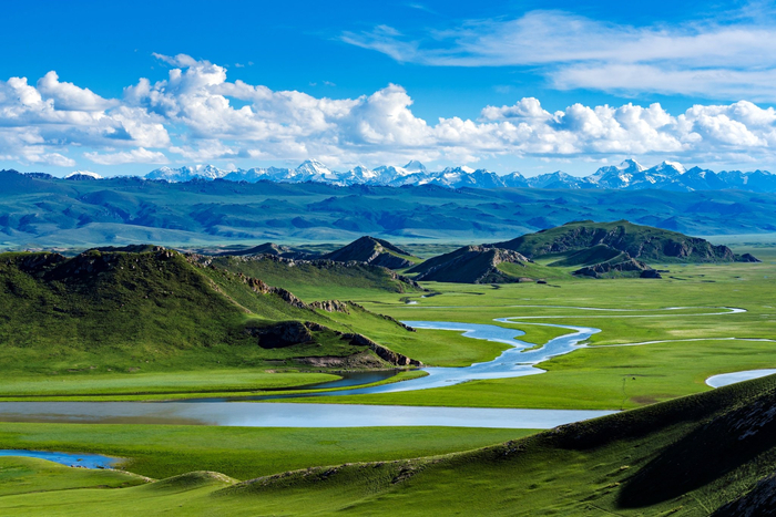 从巍峨的天山到辽阔的草原从壮丽的森林到清澈的湖泊