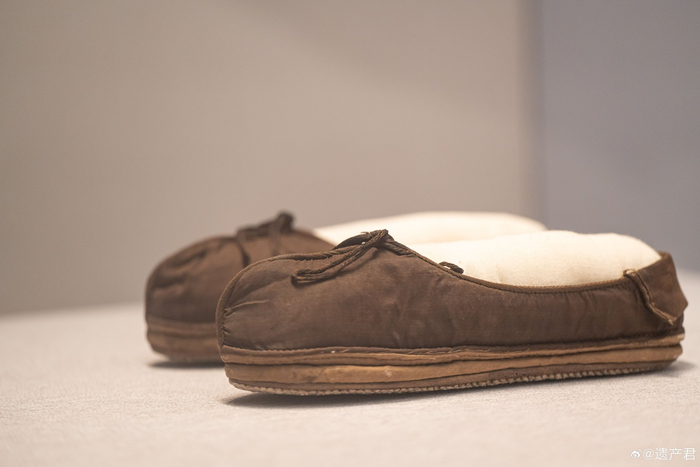 常州博物馆收藏的宋代深褐色绢鞋,常州市天宁区周塘桥南宋纪年墓出土