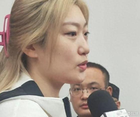 女篮连续输球!原因一言难尽,姚明现场观战,王思雨一个人扛不动