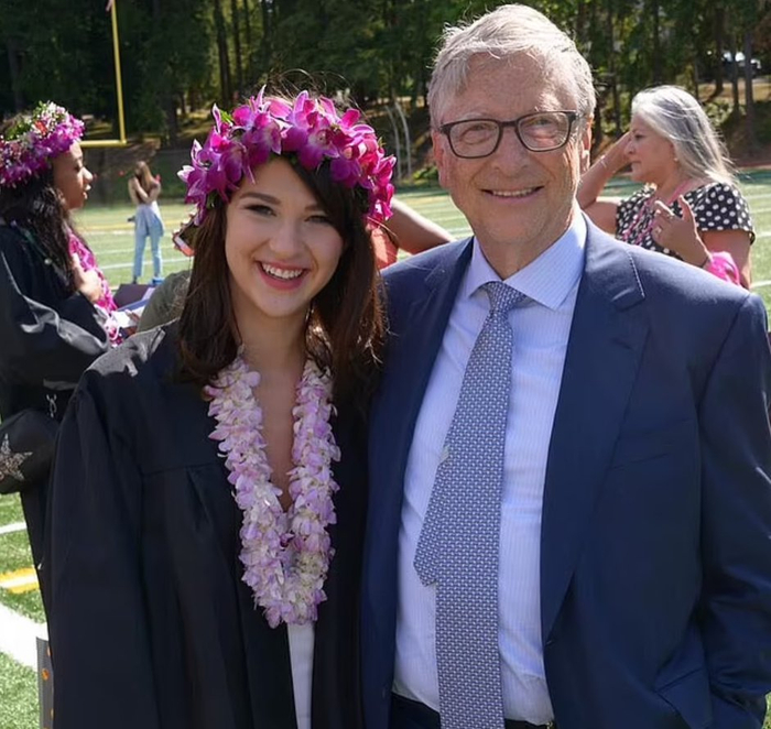 曾遭歧视:难怪首富不把遗产留给孩子|比尔|詹妮弗|比尔盖茨_新浪新闻