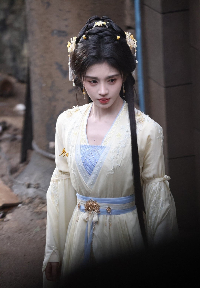 鞠婧祎千香路透图清新可人