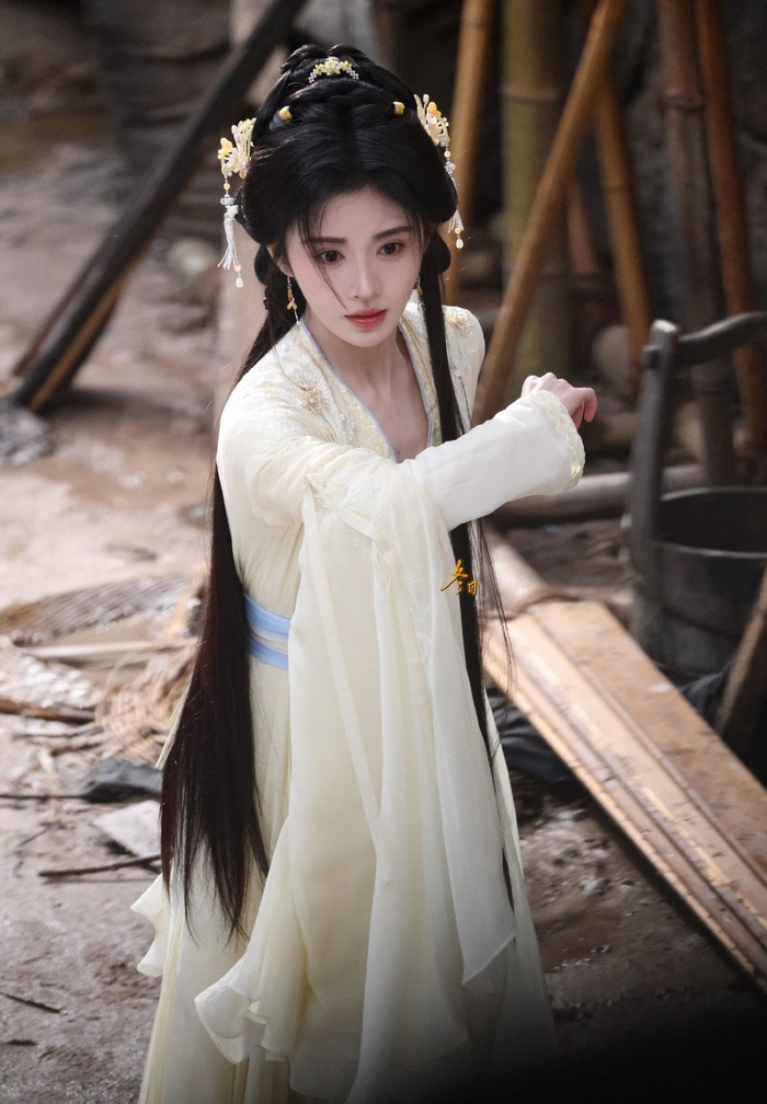 鞠婧祎千香路透图,清新可人!