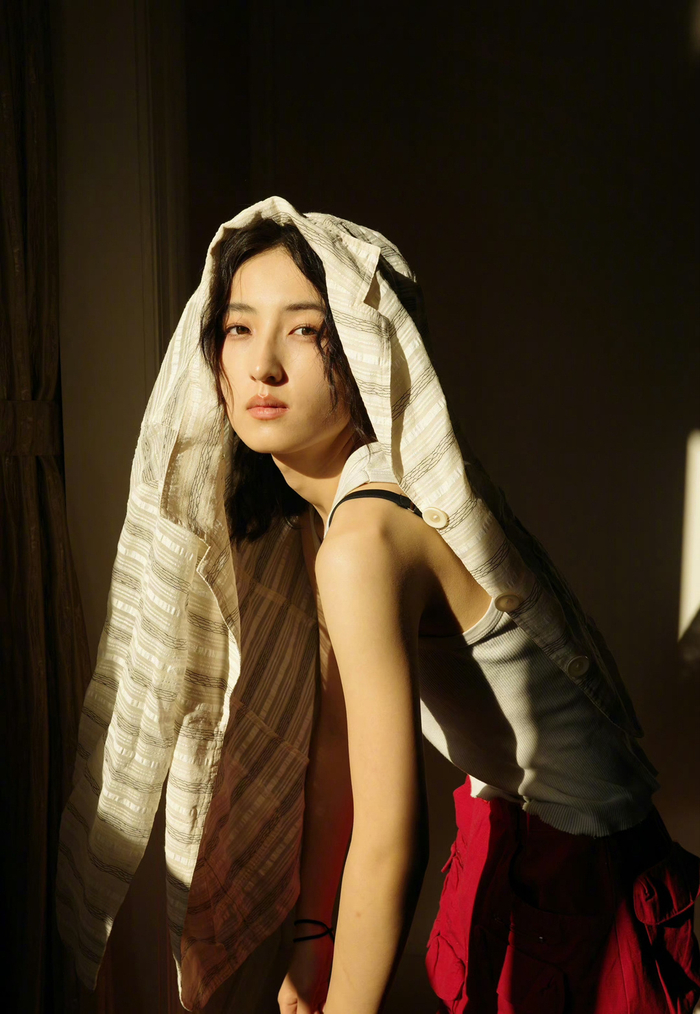 张子枫穿的这么简单都能拍的这么好看