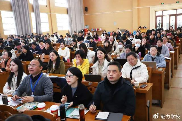 协力绽放桃李意,同心掬得满庭芳