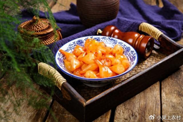 藠头,称为懒人蔬菜,随便丢几颗在地里就有得吃,做腌菜最下饭