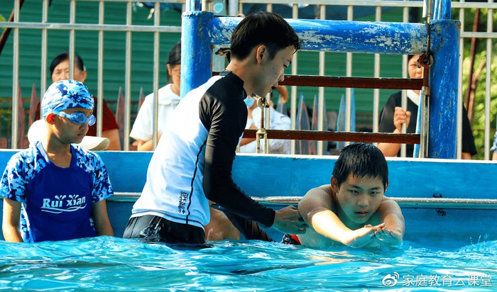 暑假必备孩子学游泳家长需要提前知道的事情