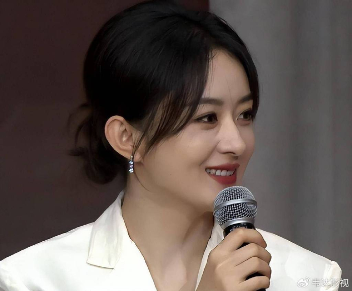 "骨感女神"赵丽颖
