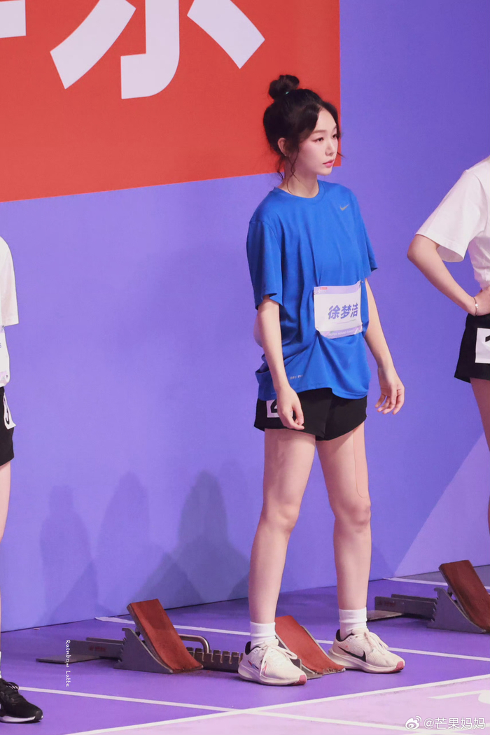 超新星运动会女子50米短跑,解说席的郎平夸徐梦洁腿部肌肉很漂亮