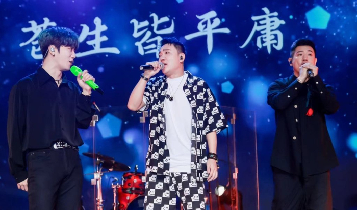 官宣!0713成员领证!|姚政|张远|苏醒|求婚|摇滚_新浪新闻