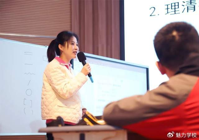 协力绽放桃李意,同心掬得满庭芳