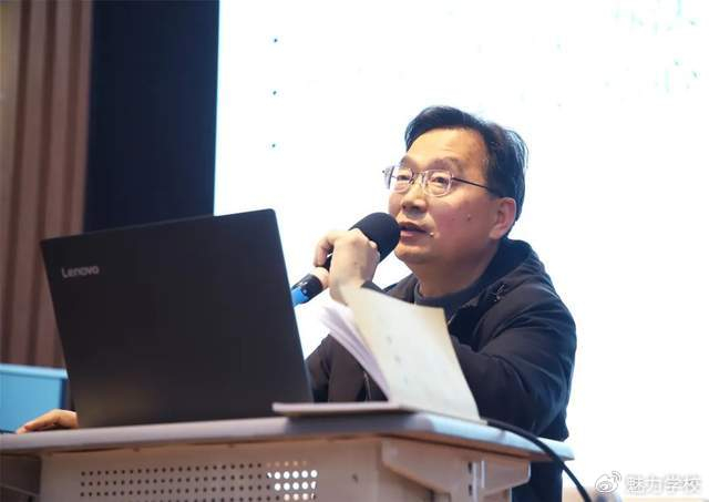 协力绽放桃李意,同心掬得满庭芳