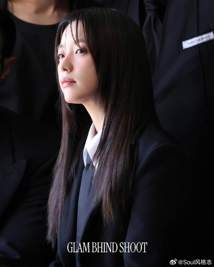 韩孝周最新大片及花絮图黑色西装配直发的飒美老公姐