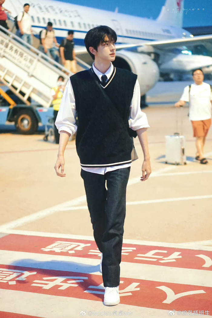 林一的身材真的好漫画感啊,身高腿长脸也帅……|林一_新浪新闻