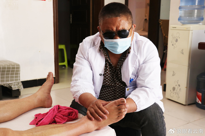 残障人士自强故事|许永康:原来光明也"触手可及"|许永康|残疾人|藤篮