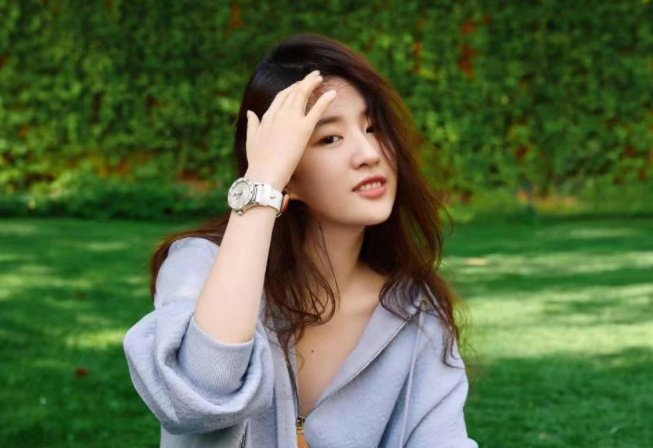刘亦菲秀恩爱,摄影师是新恋人?