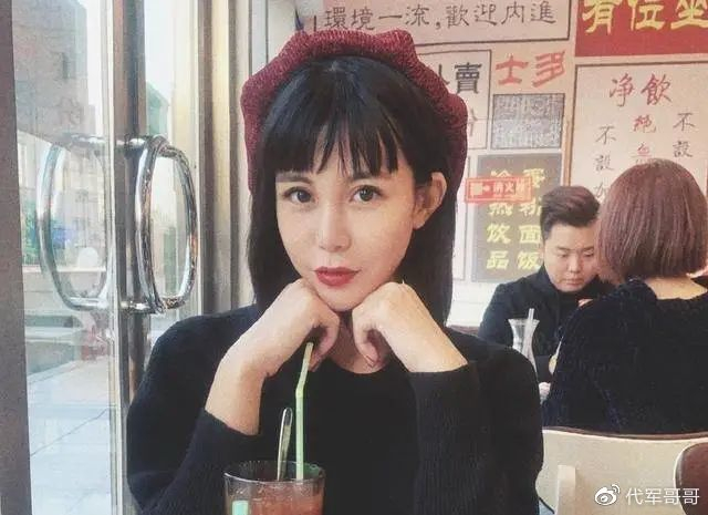 13年前,“宁愿坐在宝马车里哭”的拜金女马诺,如今35岁嫁入豪门了吗
