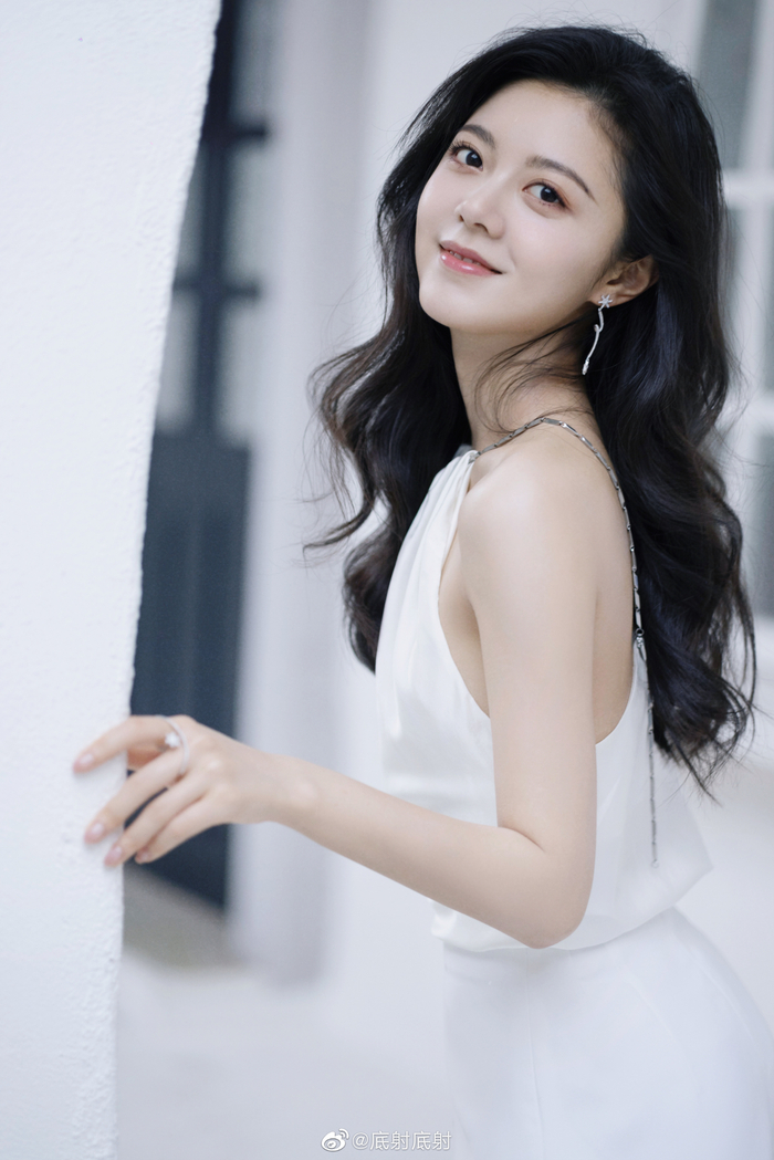 赵今麦秀嫩脚 多穿穿这种鞋,太懂我们了__财经头条