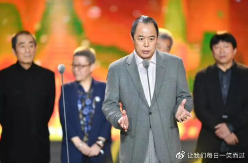 与张铁林相恋3年,未婚生女的侯俊杰,如今怎样了?