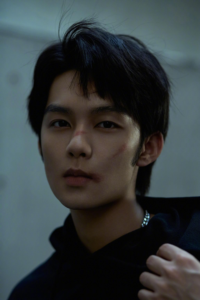 啊宝藏男孩演员黄毅这组图帅惨了鲨疯了