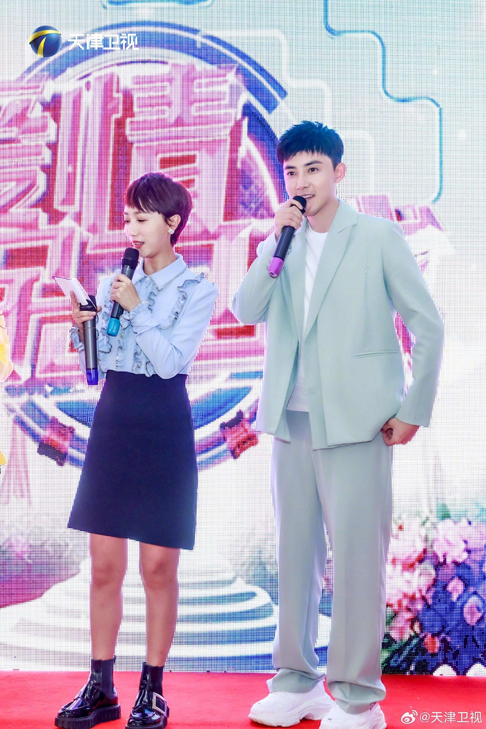 线下见面会"河东万达站"举行,情感疗愈团成员@张睿ray @主持人莎娜