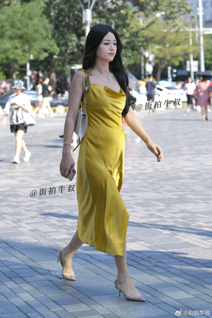 漂亮的长裙小姐姐