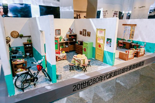 “筑巢· 中国美好人居70年展”启幕 开展首日迎来近万名观众！__财经头条__新浪财经