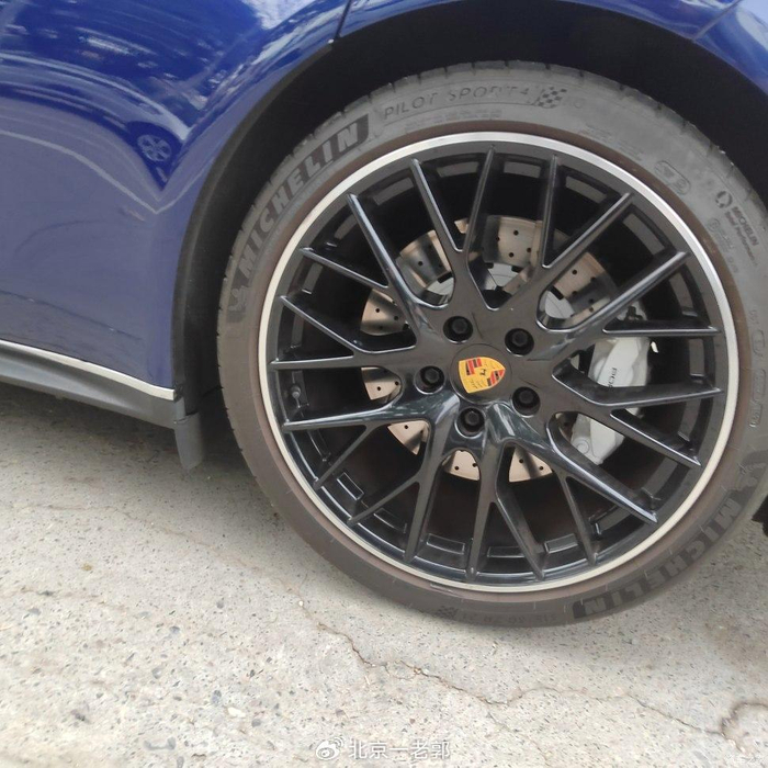 保时捷帕拉梅拉更换十活塞大卡钳套装作业分享__财经头条