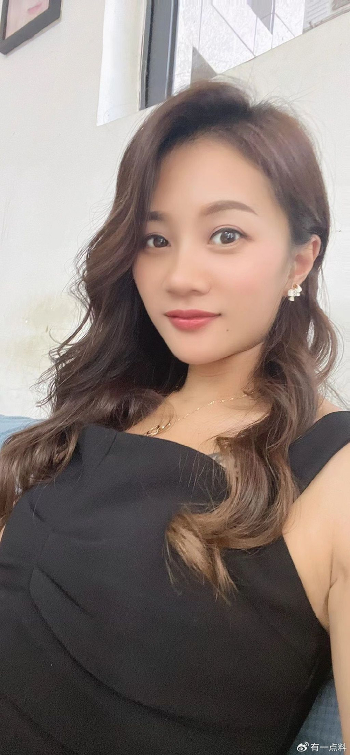 杭州女孩侯小莲酷似李小璐走红网络网友双胞胎姐妹