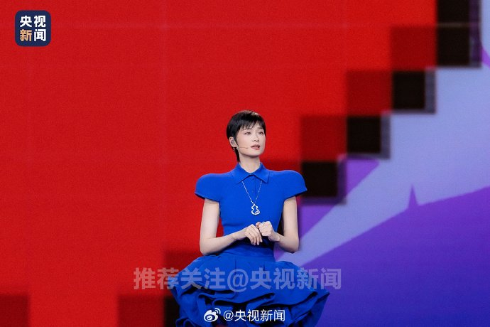 转存!李宇春春晚高清大图|春节联欢晚会|央视|造型|一起玩|一起China Fun_新浪娱乐_新浪新闻