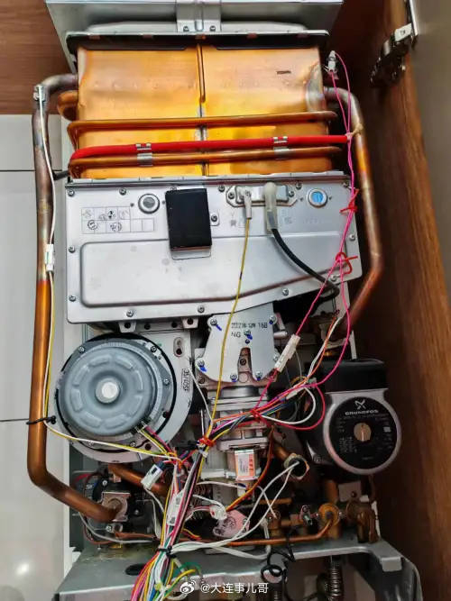 因为维修人员最初索要"上门费",田先生的朋友还拨打了"林内"燃气壁挂