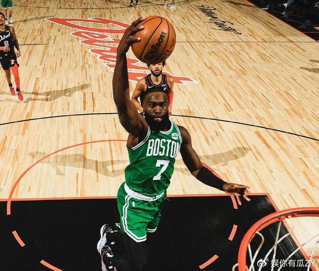 联盟第一太强了,布朗33 4,怀特准三双!24 9