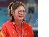 跨栏女神吴艳妮：三次全运会与冠军失之交臂，领奖台上崩溃大哭