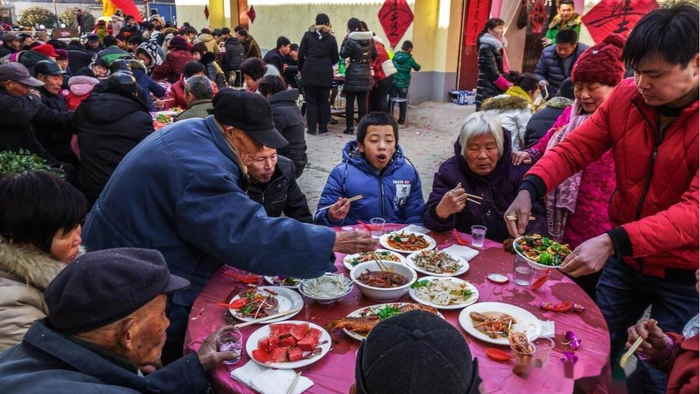 农村摆酒席，为啥越来越多的人随完礼就走？5个原因太现实了