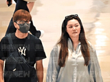 52岁马国明陪汤洛雯全家逛街！39岁汤洛雯身形暴涨胖了一圈，孕味超浓