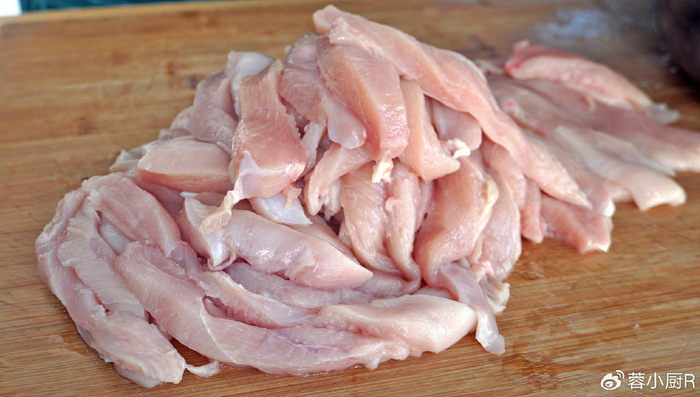 春节小零食,鸡肉学会这样做,麻辣咸香还拉丝,比新鲜的好吃太多|肉干|