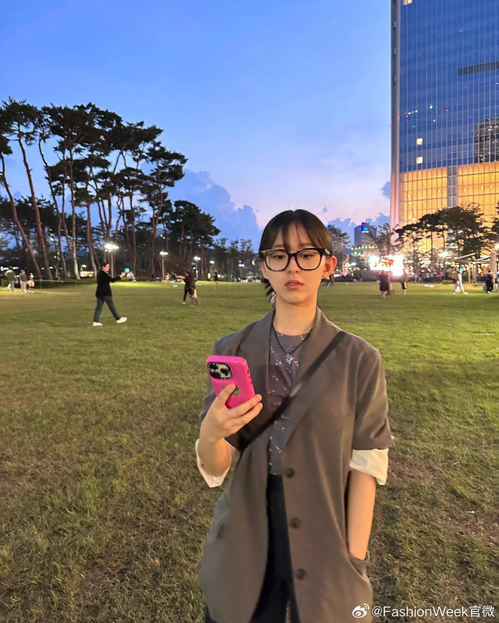 朴持厚 | 游离在可爱少女与性感女人之间的穿衣风格