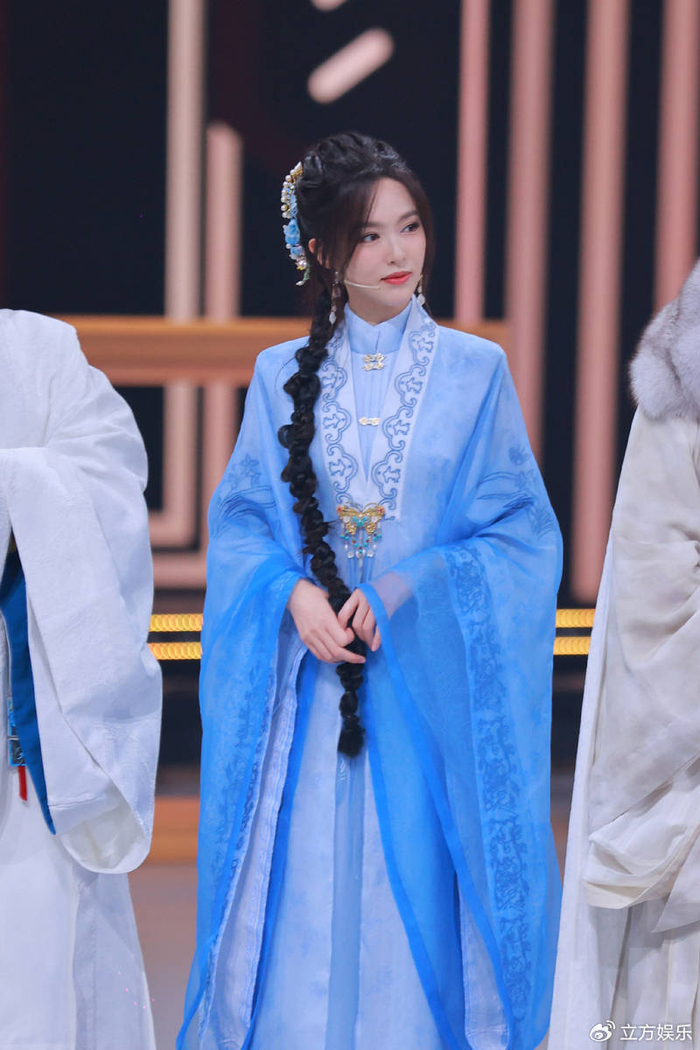唐嫣一袭青衣古装渲染古典之雅 宛若画中美人|青衣|唐嫣|古装_新浪