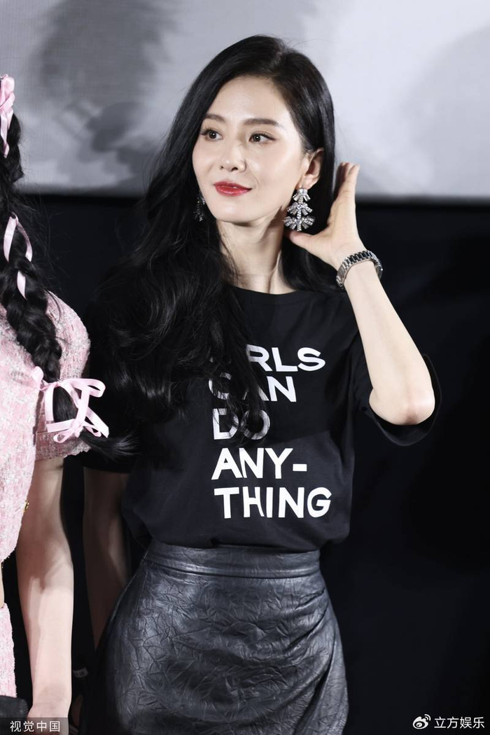 刘诗诗黑t皮裙造型时尚性感 搭配卷发造型温柔成熟|皮裙|刘诗诗|造型