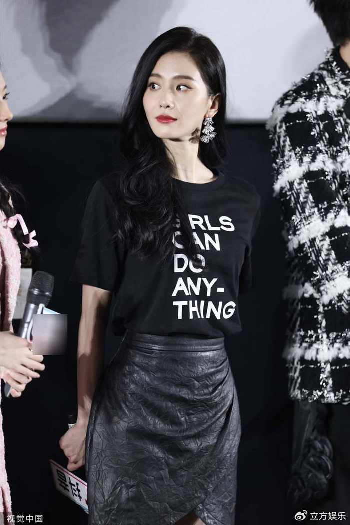 刘诗诗黑t皮裙造型时尚性感 搭配卷发造型温柔成熟|皮裙|刘诗诗|造型