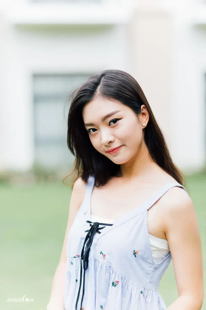 单人人像拍照,记住12个拍照姿势动作,拍照看起来自然,舒服好看