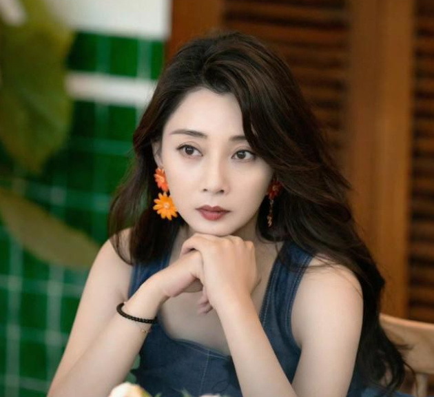 演员殷桃:数次恋爱经历,却无人娶她,长得太美也是一种错