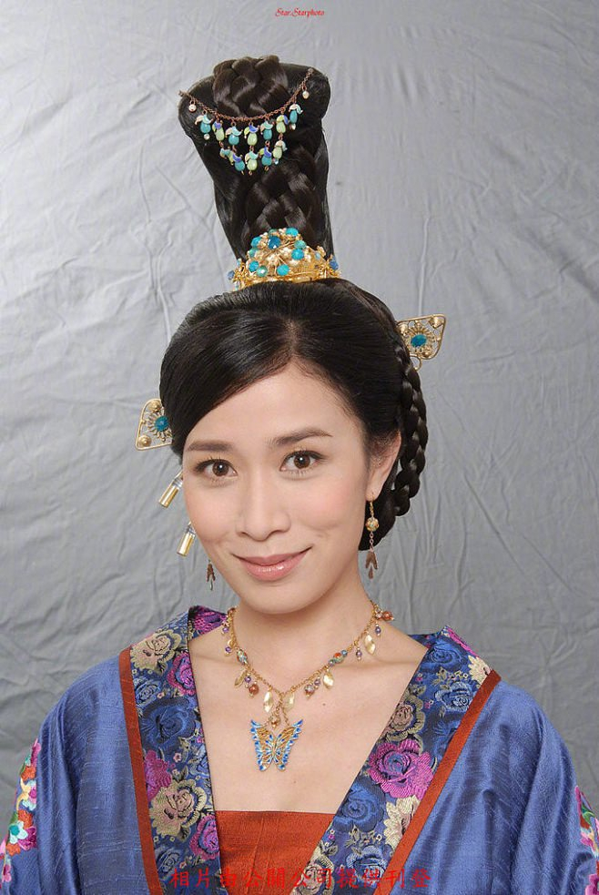 33岁的佘诗曼和43岁的佘诗曼你觉得作为这个年龄段的人