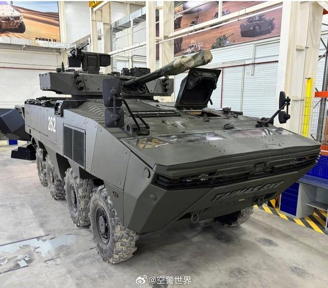 中国参与的哈萨克斯坦“泰玛斯”8x8装甲车