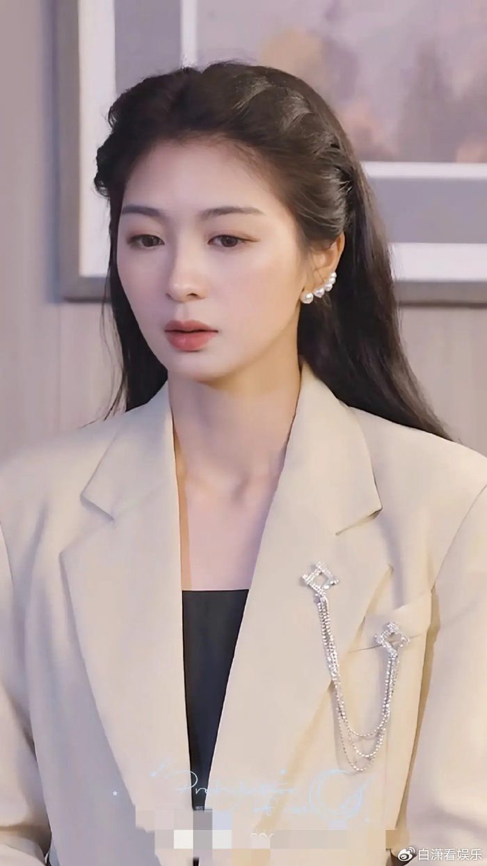 网络最火短剧人气女星，朱荣颜、王洛洛、余茵、赵慧楠榜上有名。|左一|觅七|朱茉颜|抖音|代表作_新浪新闻