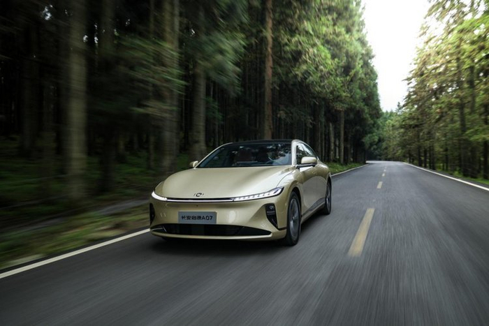 从两台车的价格来对比,长安启源a07增程版顶配相较于比亚迪汉乞丐版都