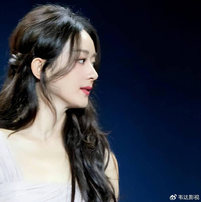 "骨感女神"赵丽颖