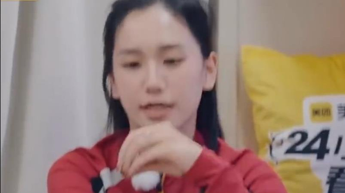 何美延自曝从小在吵架中成长:“吵架已成为沟通方式”